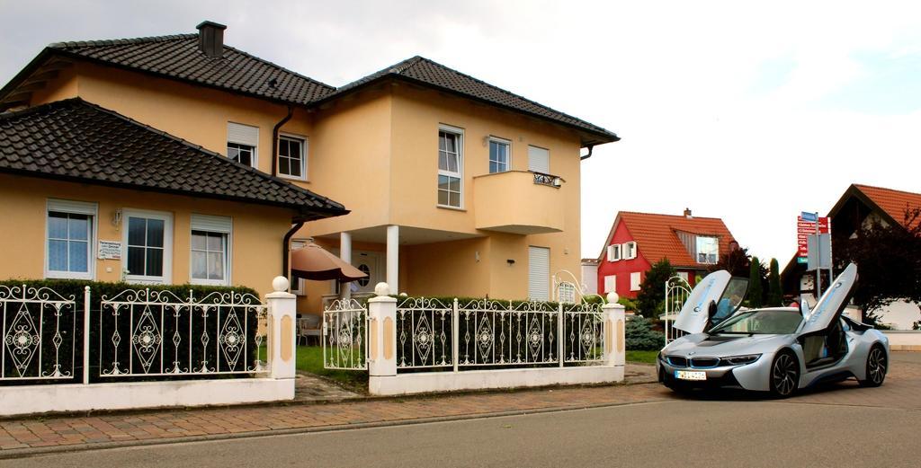 Gaestehaus Tante Tienchen 7 Minuten Zu Fuss Zum Europa Park , Plus Kostenloses Parkplatzticket Rulantica ,Alle Unsere Suiten Haben Einen Balkon 鲁斯特 外观 照片