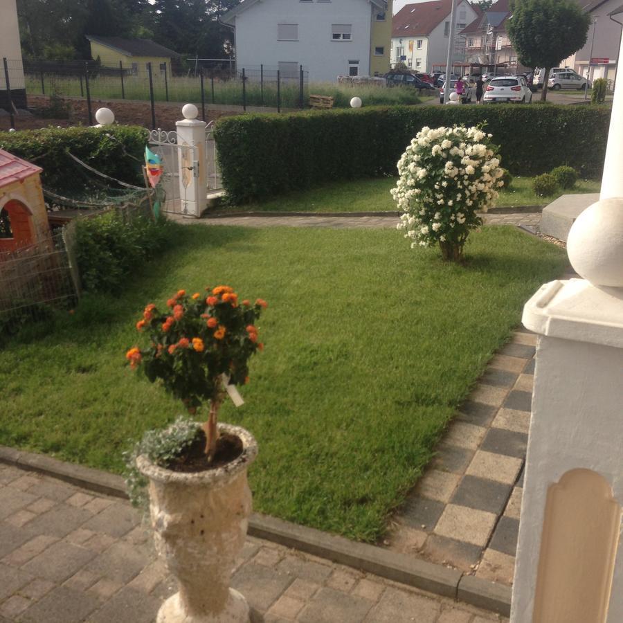 Gaestehaus Tante Tienchen 7 Minuten Zu Fuss Zum Europa Park , Plus Kostenloses Parkplatzticket Rulantica ,Alle Unsere Suiten Haben Einen Balkon 鲁斯特 外观 照片