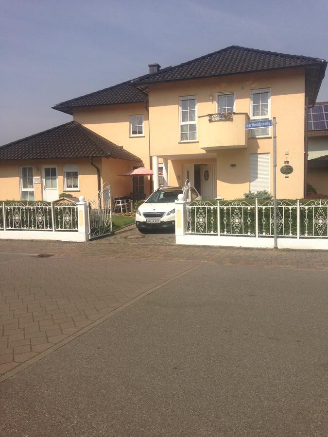 Gaestehaus Tante Tienchen 7 Minuten Zu Fuss Zum Europa Park , Plus Kostenloses Parkplatzticket Rulantica ,Alle Unsere Suiten Haben Einen Balkon 鲁斯特 外观 照片