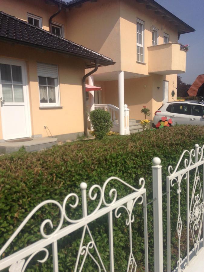 Gaestehaus Tante Tienchen 7 Minuten Zu Fuss Zum Europa Park , Plus Kostenloses Parkplatzticket Rulantica ,Alle Unsere Suiten Haben Einen Balkon 鲁斯特 外观 照片